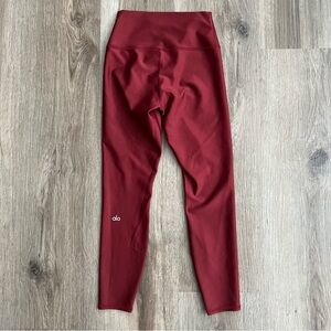 Alo Yoga Women Burgundy Fitness Workout 
High Waist 7/8 Leggings NWOT Size Small